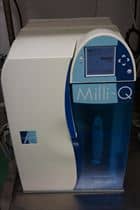 Milli-Q 純水製造装置 (超純水を製造する前段階です)