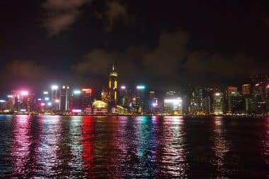 Famosa vista nocturna de Hong Kong. Una de las famosas atracciones turísticas de Hong Kong, que cuenta con pocas atracciones turísticas.